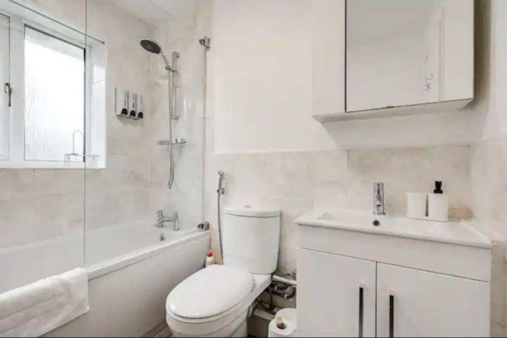 New Build House Near Trafford Centre With Drive Manchester Luaran gambar